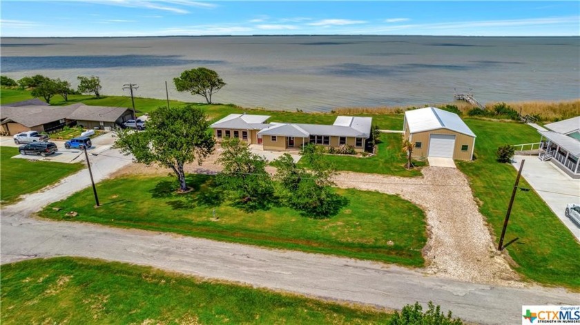 Welcome to 405 Bay Street, built in 1950 with breathtaking bay - Beach Home for sale in Austwell, Texas on Beachhouse.com