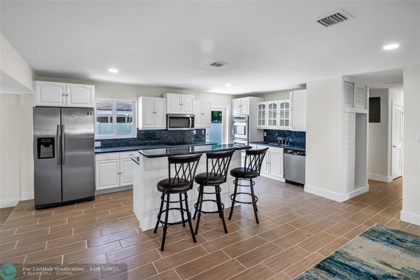 Beautifully renovated home showcasing four bedrooms + bonus room - Beach Home for sale in Pompano Beach, Florida on Beachhouse.com