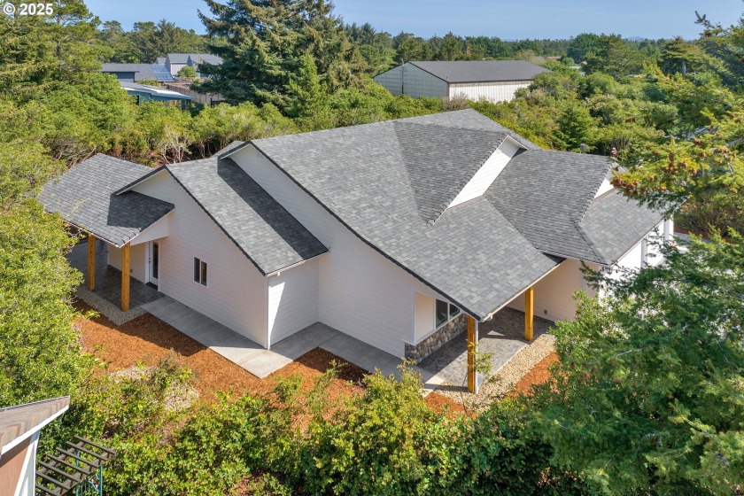 New construction in Shelter Cove. 2,120 sf, 3-Bedrooms - Beach Home for sale in Florence, Oregon on Beachhouse.com