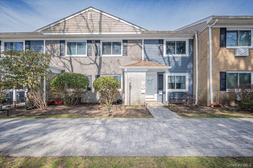 Upper 2 Bedroom Unit updated in 2017 Crown Molding SS Appliances - Beach Home for sale in Patchogue, New York on Beachhouse.com