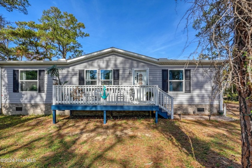 Coastal Living is here - a great location and just a few steps - Beach Home for sale in Oak Island, North Carolina on Beachhouse.com