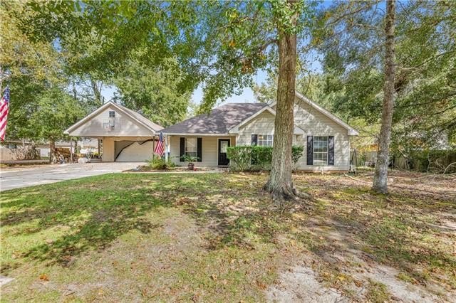 Welcome to 895 Joans Street, nestled in the charming city of - Beach Home for sale in Mandeville, Louisiana on Beachhouse.com