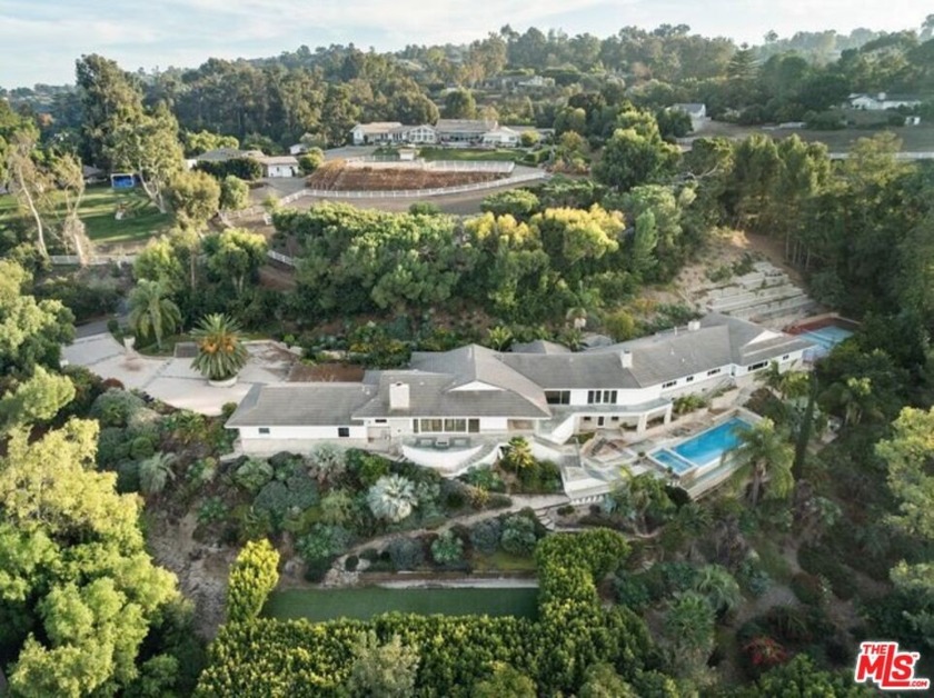 An extraordinary opportunity awaits at 2 Pine Tree Lane in the - Beach Home for sale in Rolling Hills, California on Beachhouse.com