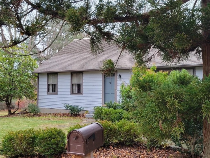 A stone's throw from URI campus, on a dead end residential - Beach Home for sale in South Kingston, Rhode Island on Beachhouse.com