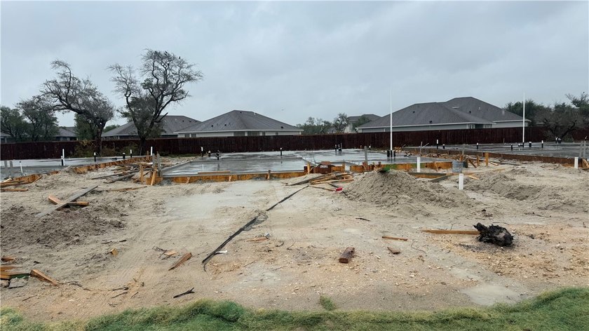 This Bradley is a single story, 4 bedrooms, 2 bath home on a - Beach Home for sale in Rockport, Texas on Beachhouse.com