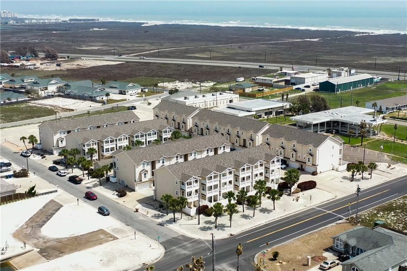 Discover the perfect blend of sleek design and island relaxation - Beach Townhome/Townhouse for sale in Corpus Christi, Texas on Beachhouse.com