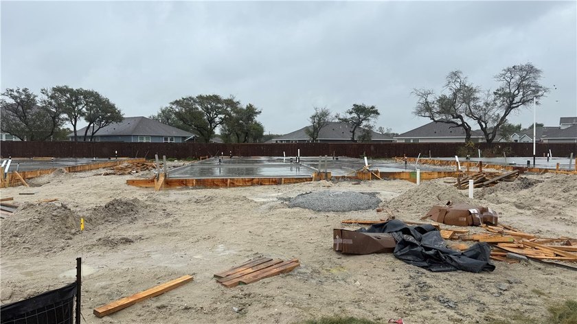 The Callahan is a single-story, 5 bedroom, 2 bath home on a - Beach Home for sale in Rockport, Texas on Beachhouse.com