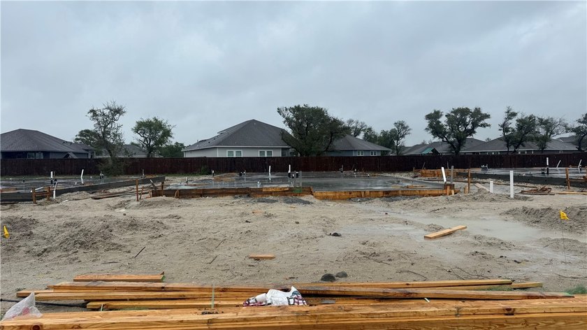 The Callahan is a single story, 5 bedroom, 2 bath home on a - Beach Home for sale in Rockport, Texas on Beachhouse.com