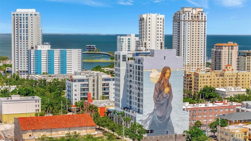 Spacious Downtown Condo with Rooftop Access and Water Views! - Beach Condo for sale in St. Petersburg, Florida on Beachhouse.com