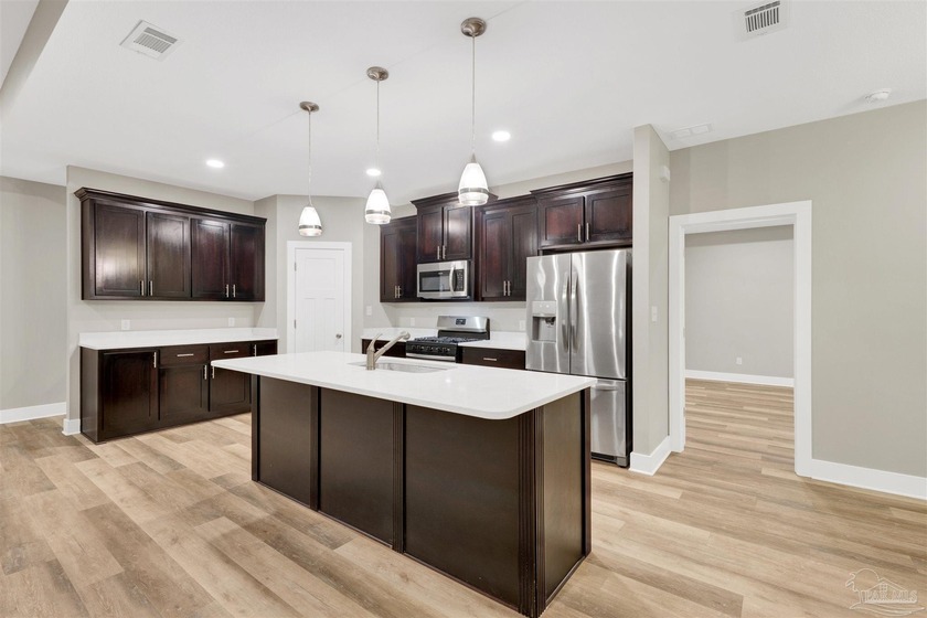 Upscale split plan home (built by a custom homebuilder) located - Beach Home for sale in Pensacola, Florida on Beachhouse.com