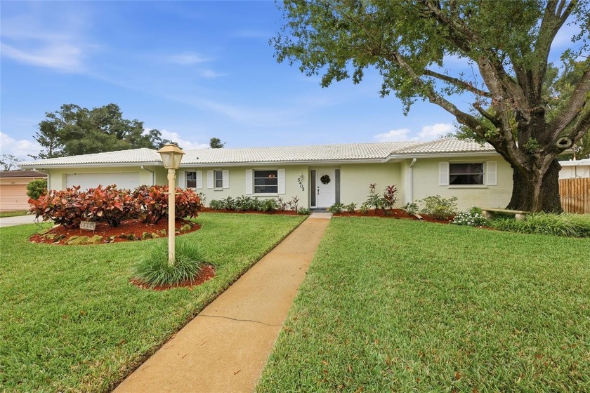 Pride of ownership is a drastic understatement on this wonderful - Beach Home for sale in Bradenton, Florida on Beachhouse.com
