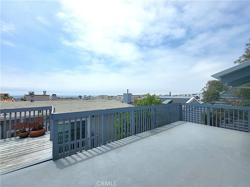 Presented by The Lockwood Team 
Hermosa Beach End Unit ~ Only 2 - Beach Townhome/Townhouse for sale in Hermosa Beach, California on Beachhouse.com