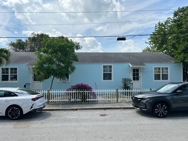 This charming duplex located in Lake Worth Beach offers a - Beach Townhome/Townhouse for sale in Lake Worth Beach, Florida on Beachhouse.com