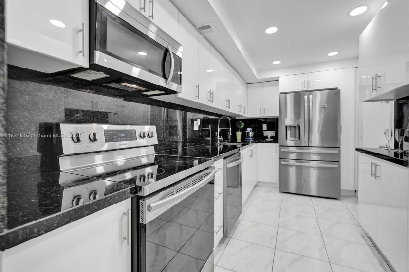 Great opportunity: Spacious condo in an updated, gated community - Beach Condo for sale in Hallandale Beach, Florida on Beachhouse.com