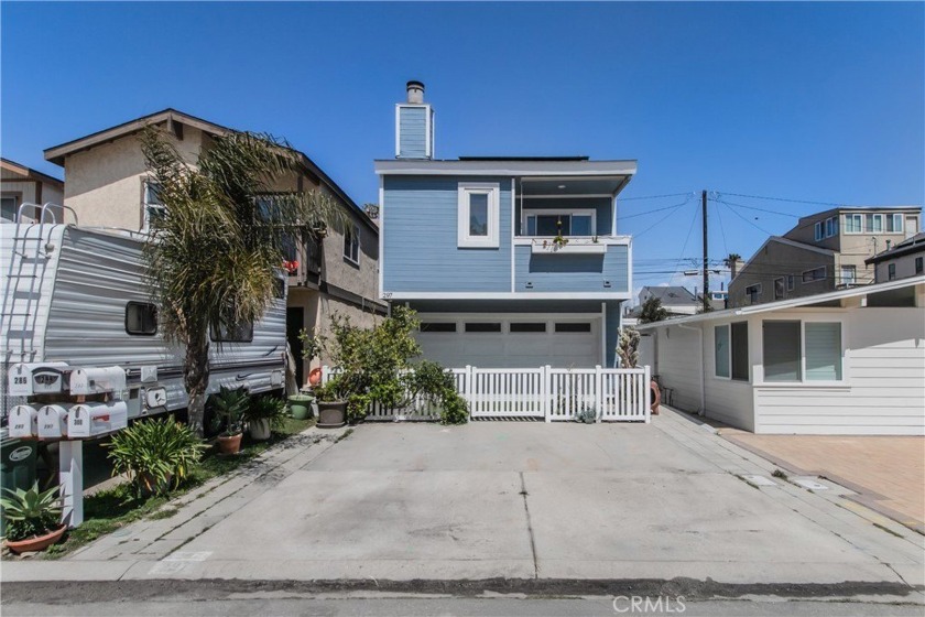 Live the Coastal Dream, Hollywood By the Sea! Welcome to your - Beach Home for sale in Oxnard, California on Beachhouse.com