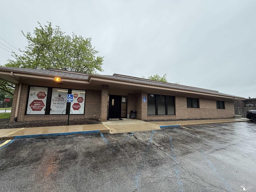 Prime medical office opportunity on high-traffic S Custer (M-50) - Beach Commercial for sale in Monroe, Michigan on Beachhouse.com