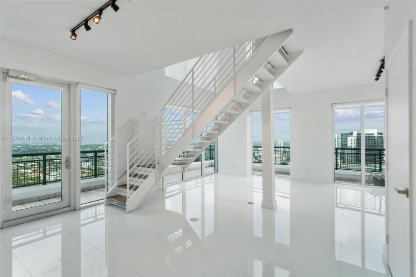 Corner, two story 2BR/2.5BA on the 44 floor - renovated less - Beach Condo for sale in Miami, Florida on Beachhouse.com