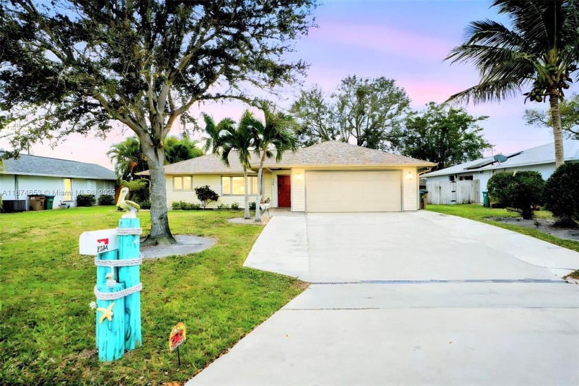 This inviting & cozy 4-bedroom, 3-bathroom originally started as - Beach Home for sale in Cape Coral, Florida on Beachhouse.com