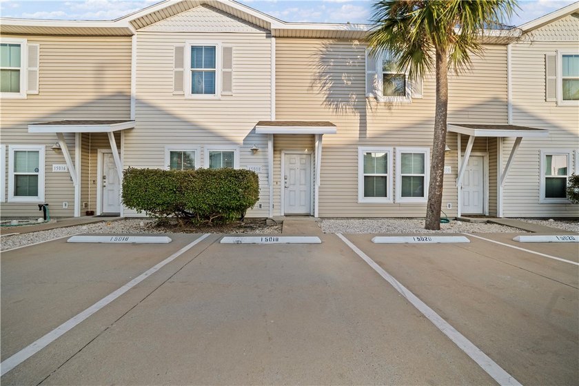 PRICED TO SELL! Don't miss this spacious and well-appointed - Beach Townhome/Townhouse for sale in Corpus Christi, Texas on Beachhouse.com