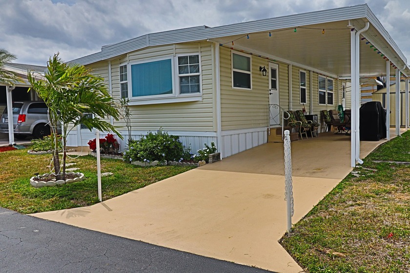 Beautifully maintained fully furnished 2 bedroom 2 bath.  Move - Beach Home for sale in Boynton Beach, Florida on Beachhouse.com