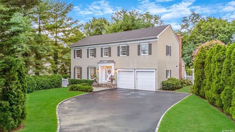 Discover this elegant colonial style home nestled in the heart - Beach Home for sale in Locust Valley, New York on Beachhouse.com