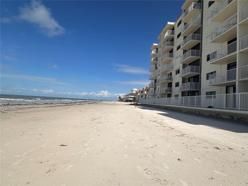 CORNER UNIT TURNKEY FURNISHED BEACH CONDO ON INDIAN SHORES WITH - Beach Condo for sale in Indian Shores, Florida on Beachhouse.com