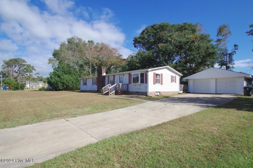 Enjoy easy coastal living in the prestigious Bayshore Park, a - Beach Home for sale in Cape Carteret, North Carolina on Beachhouse.com