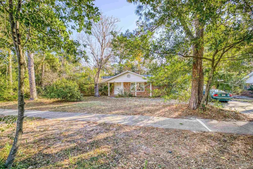 In the heart of Gulf Breeze Proper. This property is the - Beach Home for sale in Gulf Breeze, Florida on Beachhouse.com