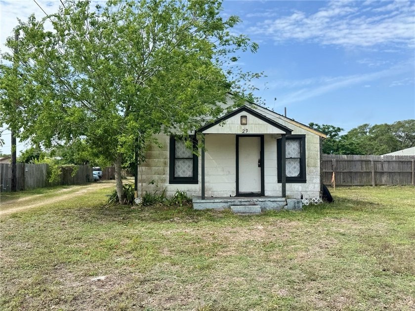 Investor special in the heart of Aransas Pass. This 632 sqft, 2 - Beach Home for sale in Aransas Pass, Texas on Beachhouse.com