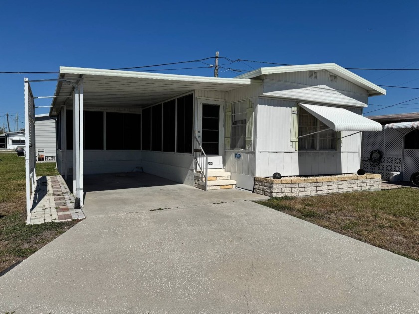 This single-wide offers a comfortable one-bedroom, one-bathroom - Beach Home for sale in Bradenton, Florida on Beachhouse.com