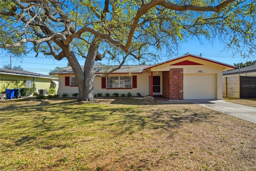 Under contract-accepting backup offers. Welcome to this charming - Beach Home for sale in Dunedin, Florida on Beachhouse.com