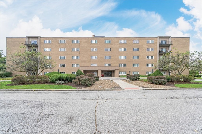 Discover this River Hill condo located in the heart of Rocky - Beach Condo for sale in Rocky River, Ohio on Beachhouse.com