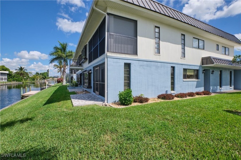 FIRST FLOOR END UNIT!! MANY WINDOWS IN CONDO GIVING UNIT ALOT OF - Beach Condo for sale in Cape Coral, Florida on Beachhouse.com