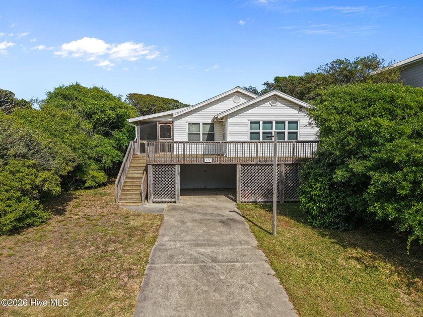 Discover Coastal Living in this beautifully, fully furnished 3 - Beach Home for sale in Oak Island, North Carolina on Beachhouse.com