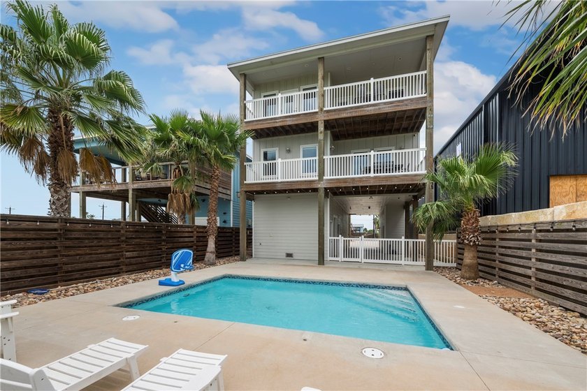 Charming coastal retreat offering 3 bedrooms and 2.5 bathrooms - Beach Home for sale in Port Aransas, Texas on Beachhouse.com