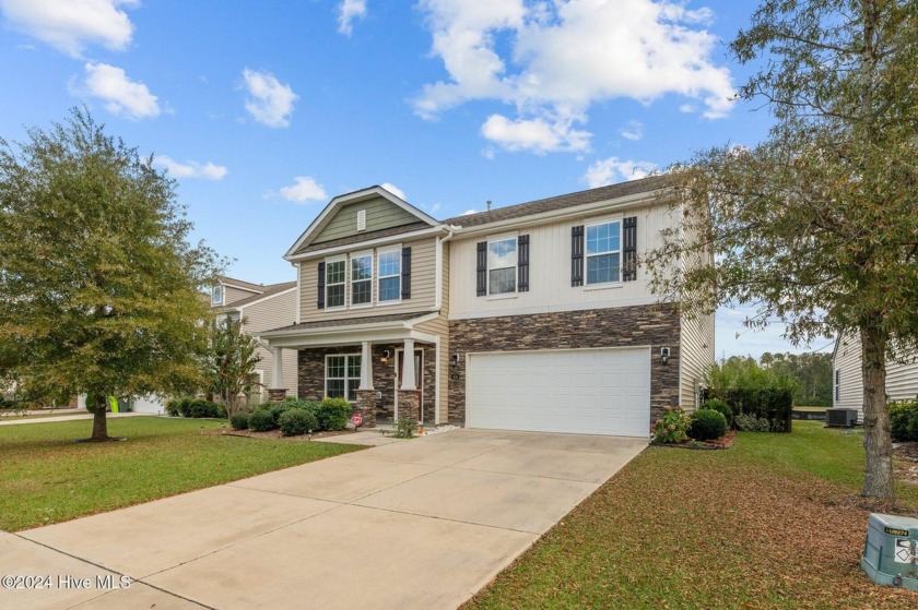 Immaculately maintained, this light filled home offers over 2700 - Beach Home for sale in New Bern, North Carolina on Beachhouse.com