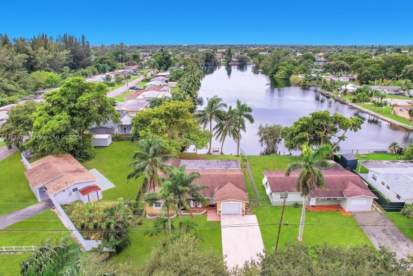 DISCOVER YOUR DREAM WATERFRONT HOME IN DAVIE! THIS CHARMING - Beach Home for sale in Davie, Florida on Beachhouse.com