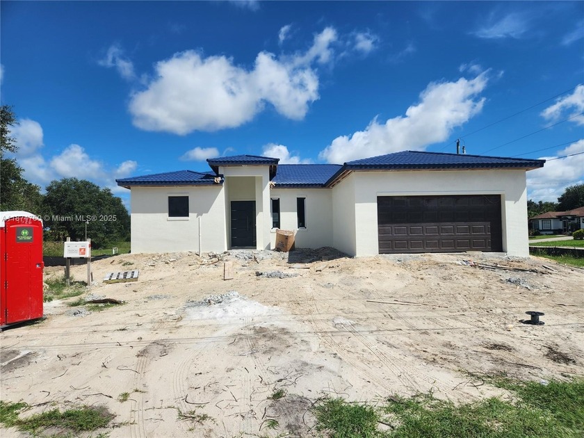 Looking for a new construction home in Lehigh Acres that blends - Beach Home for sale in Lehigh Acres, Florida on Beachhouse.com