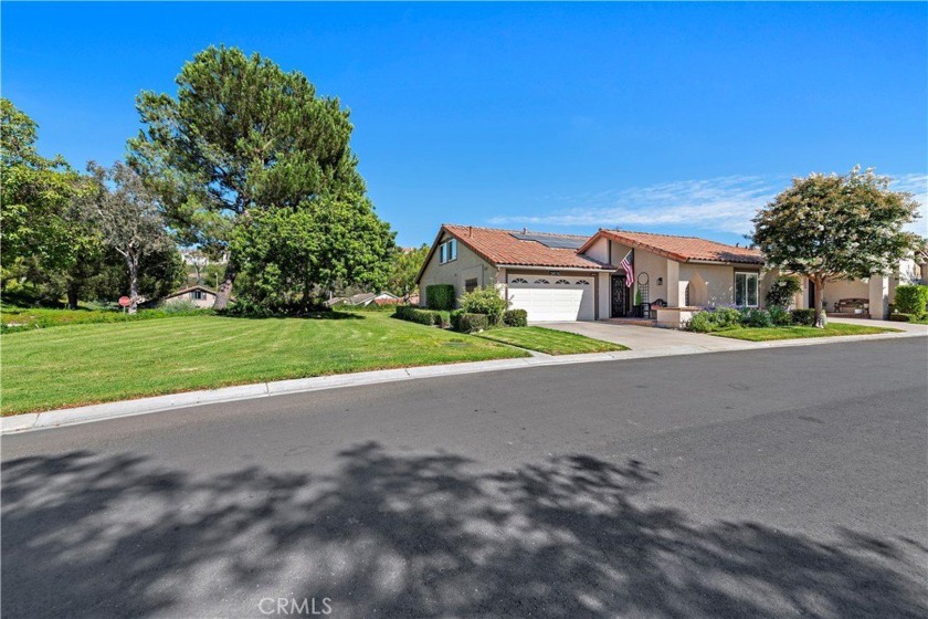 Welcome to 28576 Cano, a stunning custom Rosa floorplan that - Beach Home for sale in Mission Viejo, California on Beachhouse.com