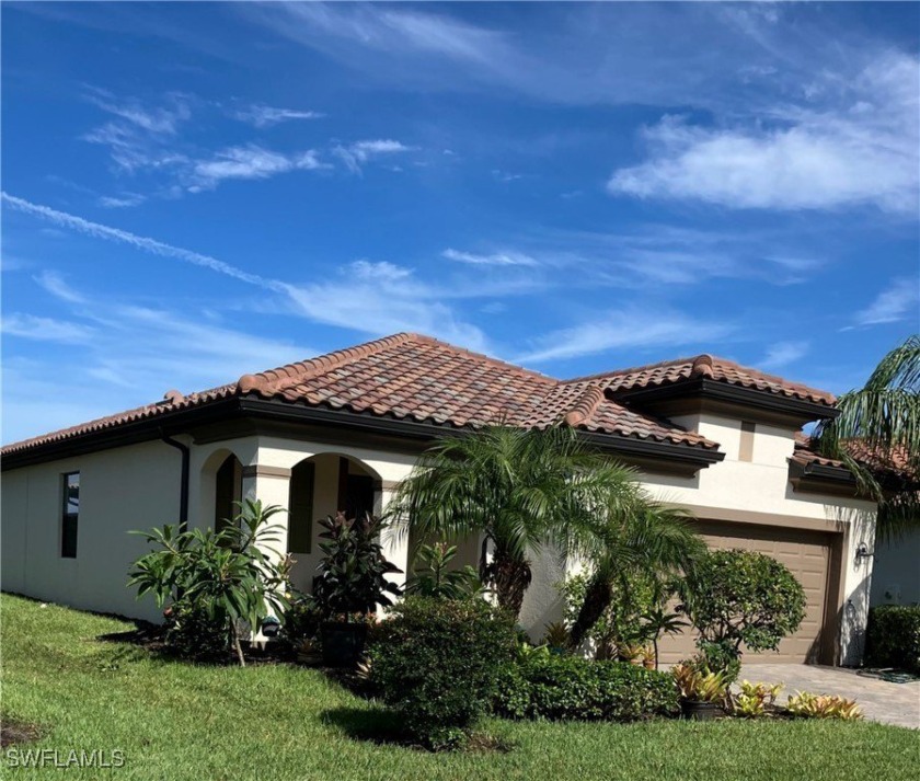 Enjoy resort style living in this 2 Bedroom, 2Bath + Den open - Beach Home for sale in Fort Myers, Florida on Beachhouse.com