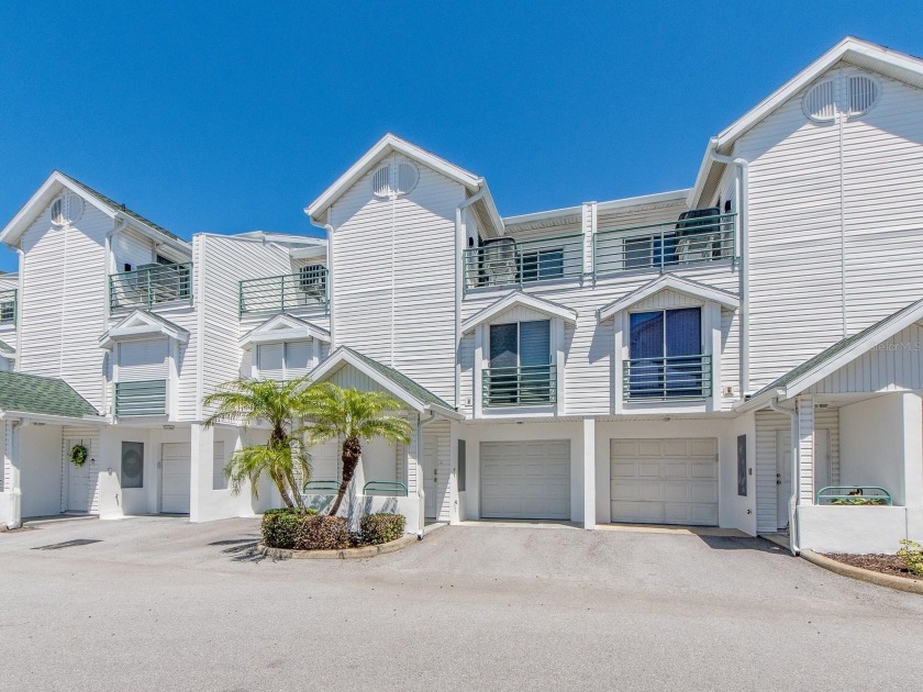 CALLING ALL INVESTORS, RENTAL INCOME POTENTIAL OPPORTUNITY!!!!!! - Beach Townhome/Townhouse for sale in Clearwater Beach, Florida on Beachhouse.com