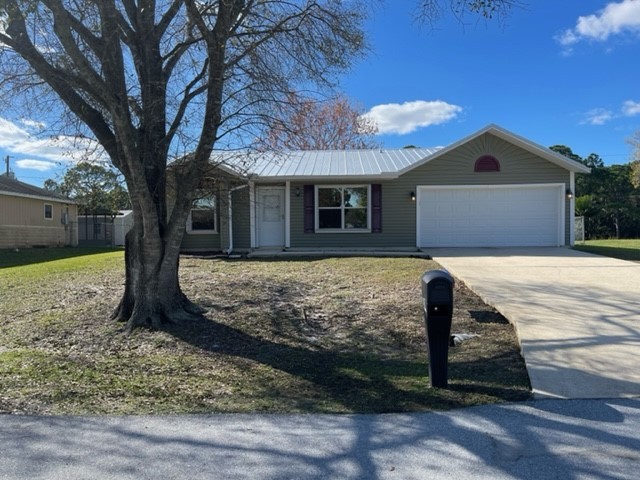 3 bedroom 2 bath split plan with large open tiled common living - Beach Home for sale in Palm Bay, Florida on Beachhouse.com