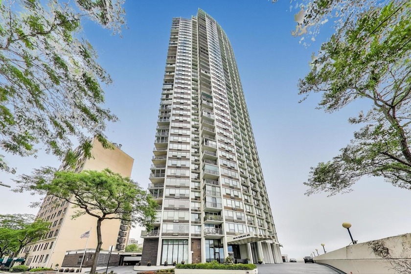 Experience breathtaking, unobstructed lake views from every room - Beach Condo for sale in Chicago, Illinois on Beachhouse.com