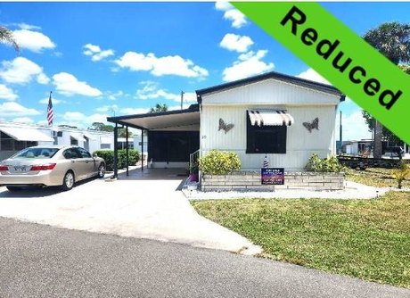 Step into the charm of this delightful 2-bedroom, 1.5-bathroom - Beach Home for sale in Palmetto, Florida on Beachhouse.com