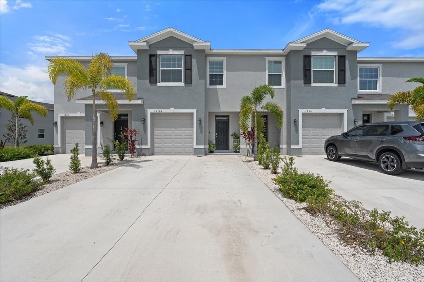 Get ready to fall in love with this charming 3-bedroom, 2.5-bath - Beach Townhome/Townhouse for sale in Bradenton, Florida on Beachhouse.com