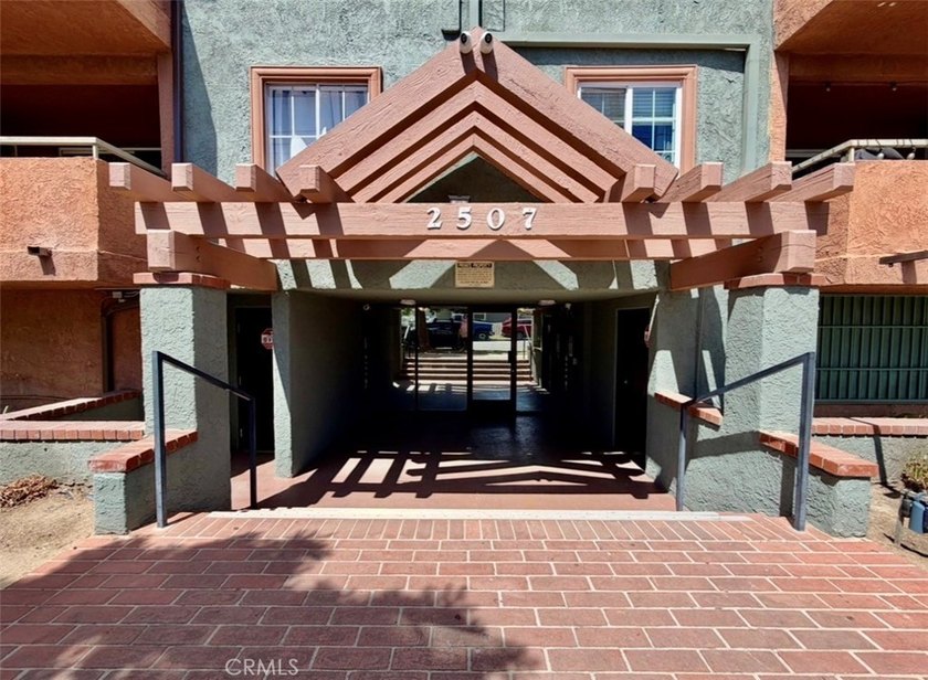 Welcome to this spacious, light-filled condo in the heart of - Beach Condo for sale in Long Beach, California on Beachhouse.com