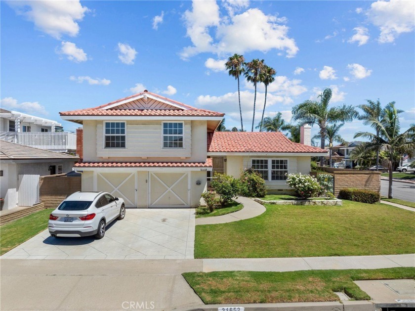 Charming 4 Bedroom 2 Bath, Cosmetic Fixer house in an - Beach Home for sale in Huntington Beach, California on Beachhouse.com