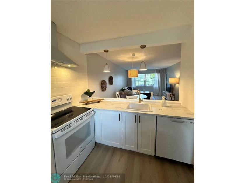 Beautiful condo 1 bedroom, 1 bathroom, turnkey come fully - Beach Condo for sale in Lauderdale Lakes, Florida on Beachhouse.com