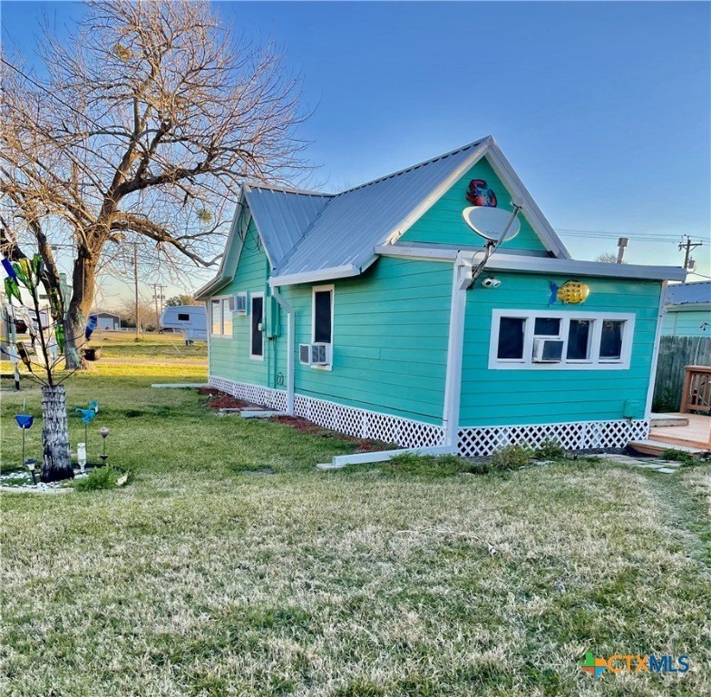 Perfect fish camp describes this charming 2/1 furnished cottage - Beach Home for sale in Seadrift, Texas on Beachhouse.com