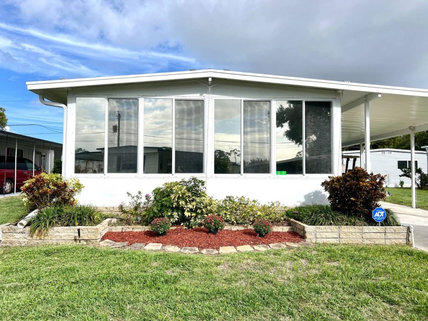 LAND LEASE $809 IN COLONIAL COLONY SOUTH 55+ COMMUNITY This - Beach Home for sale in Daytona Beach, Florida on Beachhouse.com